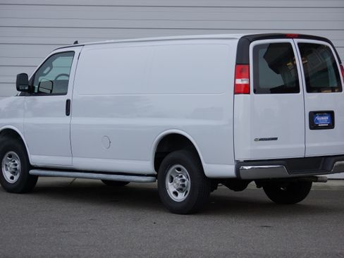 Used 2023 Chevrolet Express 2500 image 6