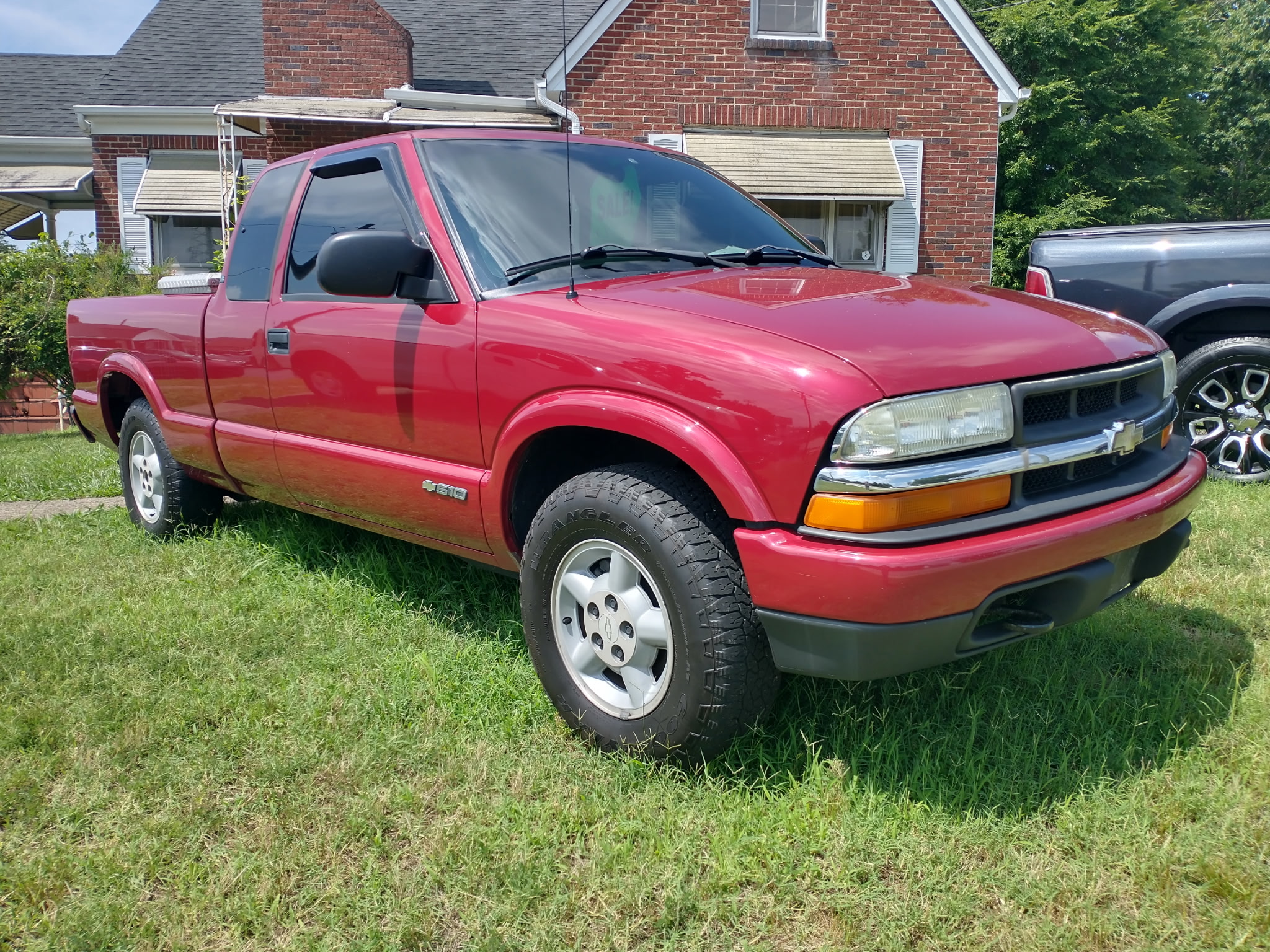 Used 2002 Chevrolet S10 Pickup 4x4 Extended Cab image 1