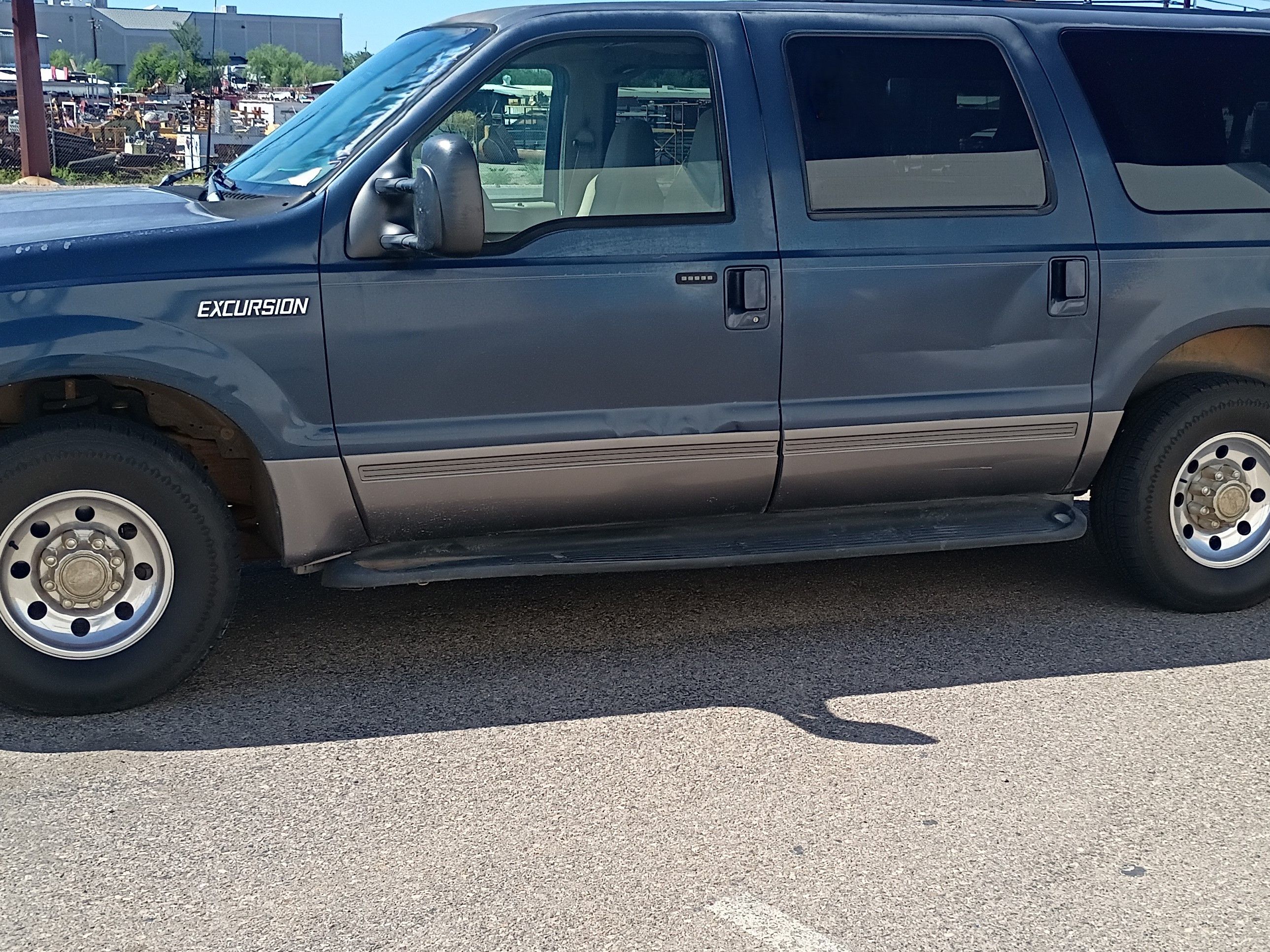 Used 2002 Ford Excursion 2WD XLT image 4