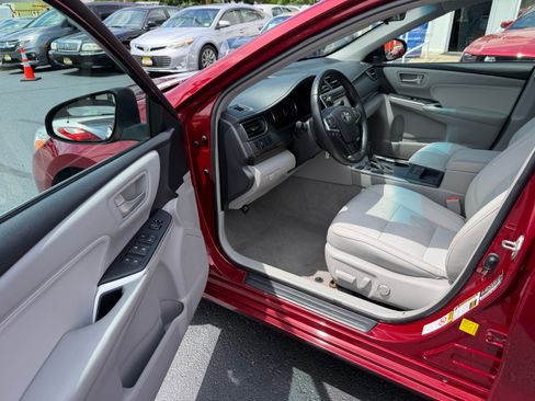 Used 2015 Toyota Camry XLE FWD image 2