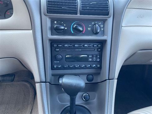 Used 2004 Ford Mustang image 14