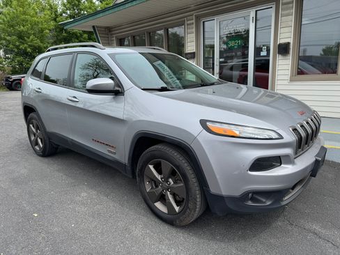 Used 2016 Jeep Cherokee 4WD 75th Anniversary image 2
