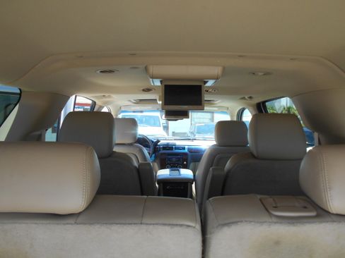 Used 2011 Chevrolet Suburban 4WD LTZ image 11