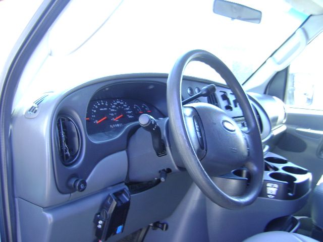 Used 2008 Ford E-350 and Econoline 350 Extended Wagon Super Duty RWD image 9