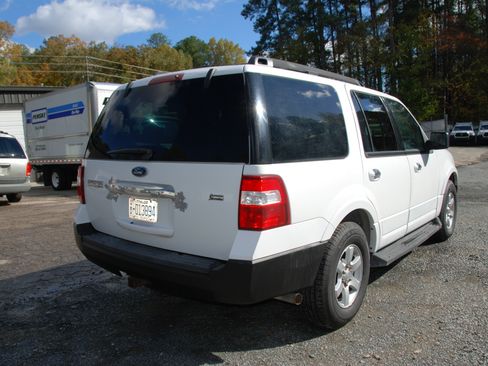 Used 2010 Ford Expedition XLT image 7