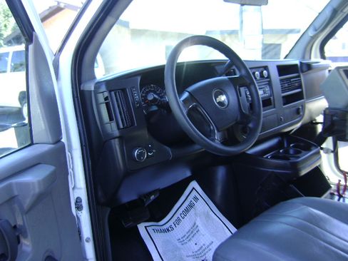 Used 2008 Chevrolet Express 3500 image 8