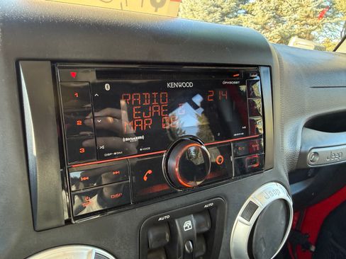 Used 2018 Jeep Wrangler Unlimited Sport image 12