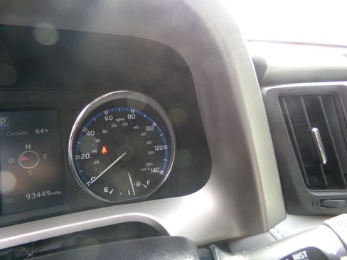 Used 2016 Toyota RAV4 XLE image 17