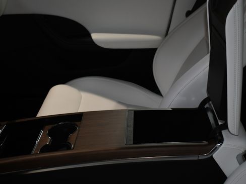 Used 2023 Tesla Model S Long Range image 38