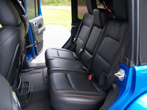 Used 2024 Jeep Wrangler 4WD Unlimited Sahara image 14