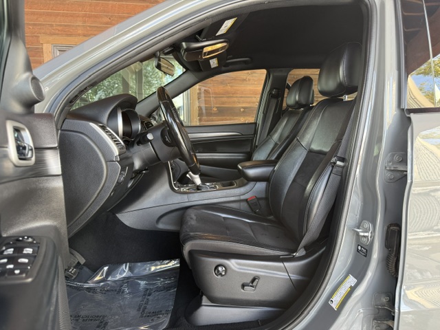 Used 2021 Jeep Grand Cherokee 4WD Laredo image 9