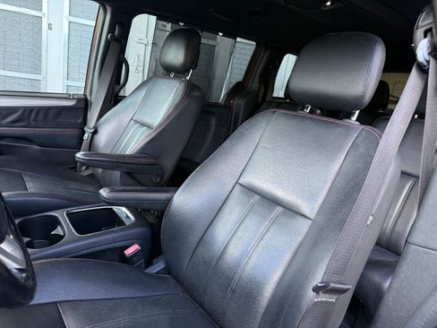 Used 2019 Dodge Grand Caravan GT FWD image 14