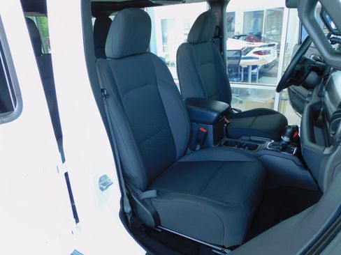 Used 2019 Jeep Wrangler 4WD Unlimited Sport image 21