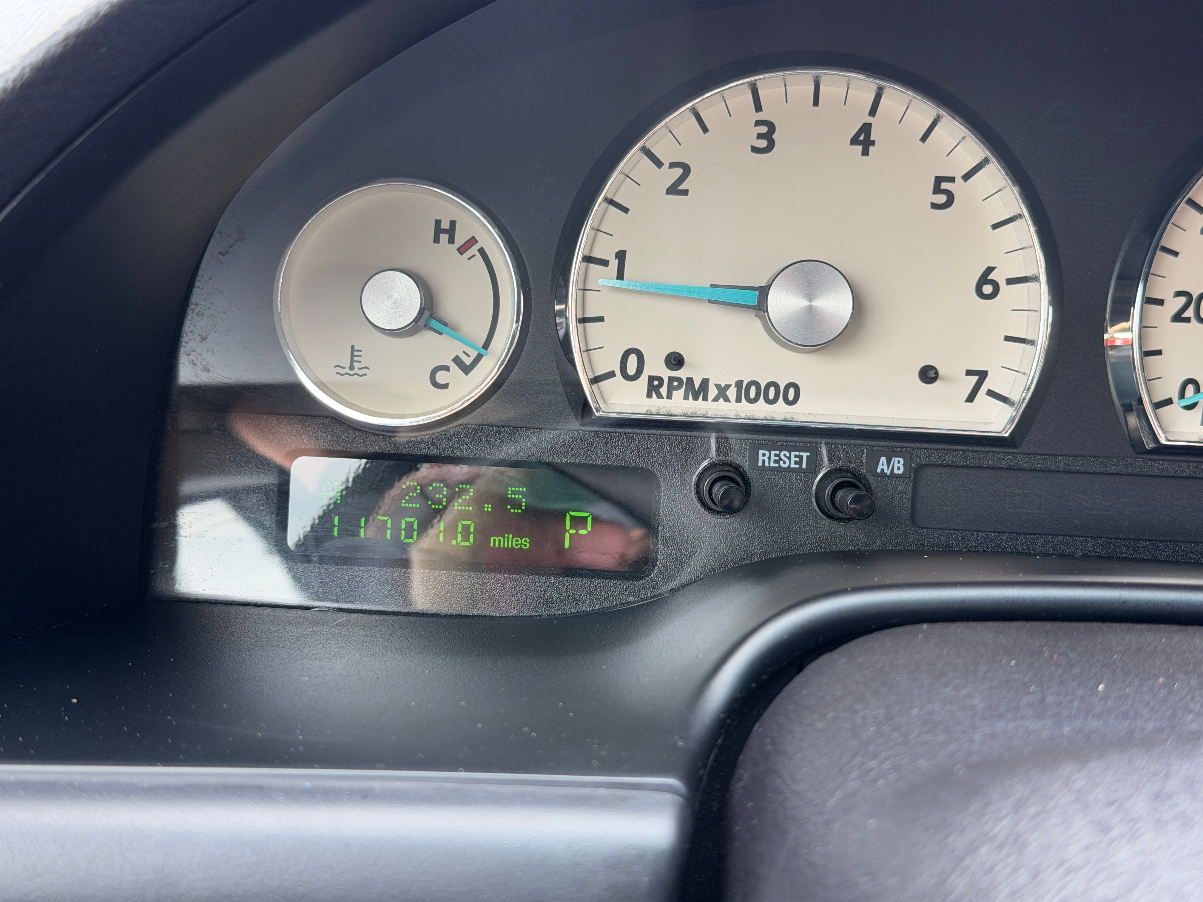 Used 2004 Ford Thunderbird UNAVAIL RWD image 11
