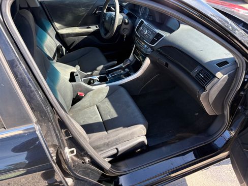 Used 2017 Honda Accord LX image 10