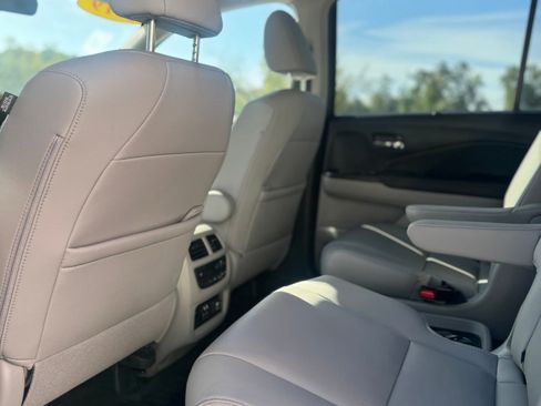 Used 2019 Honda Pilot Touring image 7