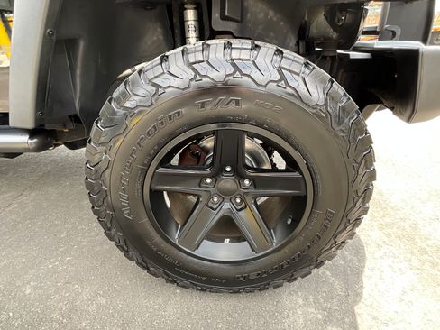 Used 2016 Jeep Wrangler Sport image 22