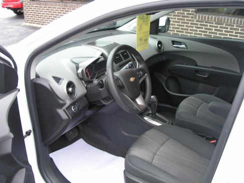 Used 2014 Chevrolet Sonic LT Sedan FWD image 7
