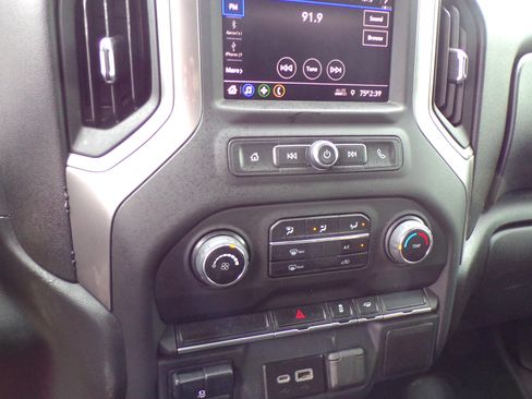 Used 2022 Chevrolet Silverado 2500 LT image 11