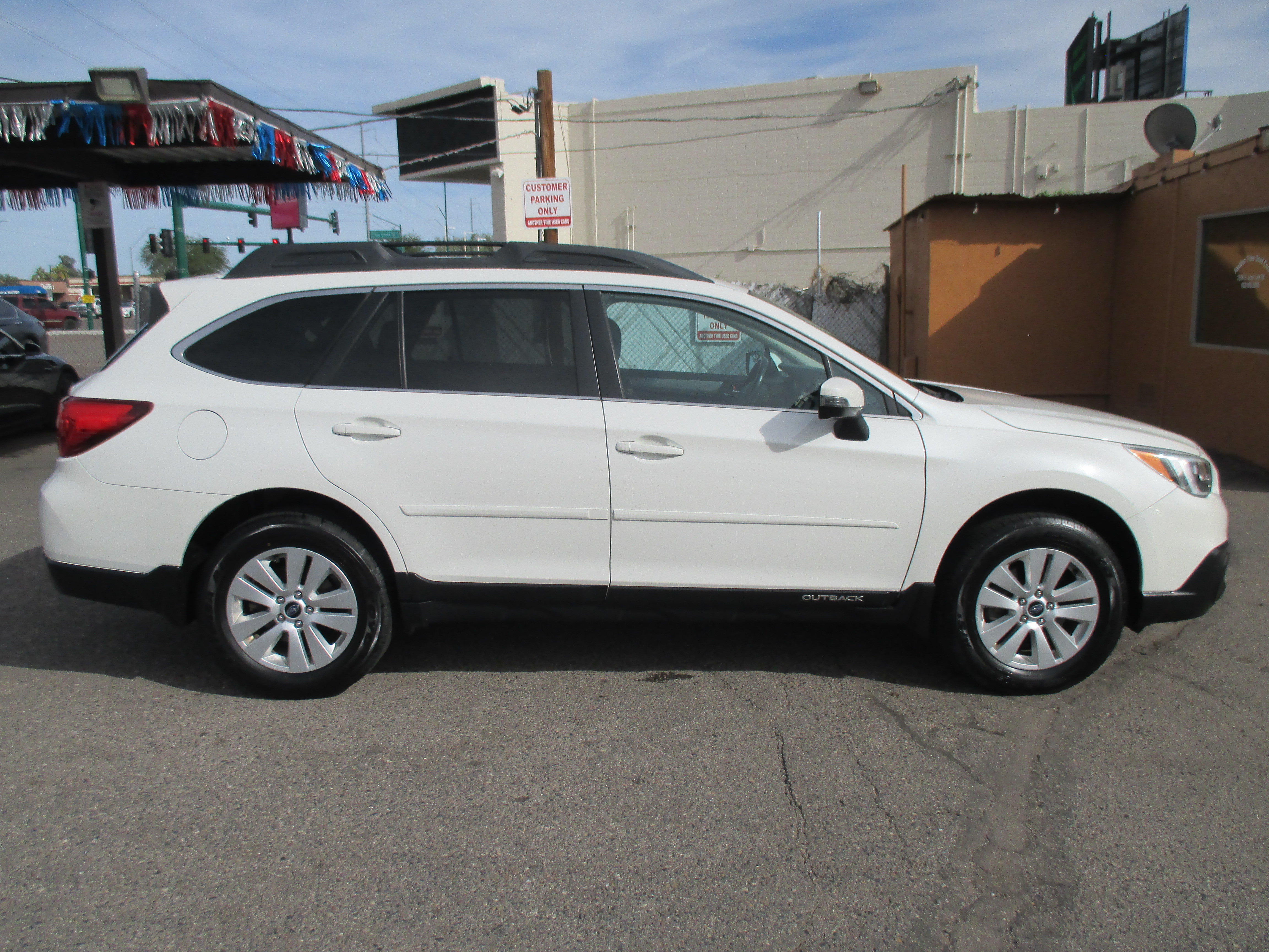 Used 2016 Subaru Outback 2.5i Premium AWD/4WD image 1