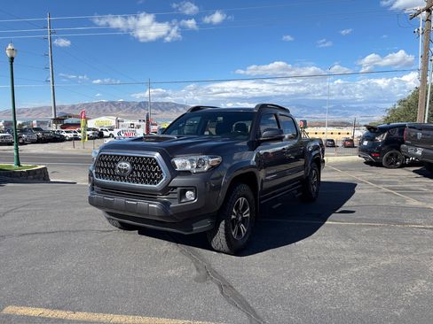 Used 2019 Toyota Tacoma TRD Sport image 1