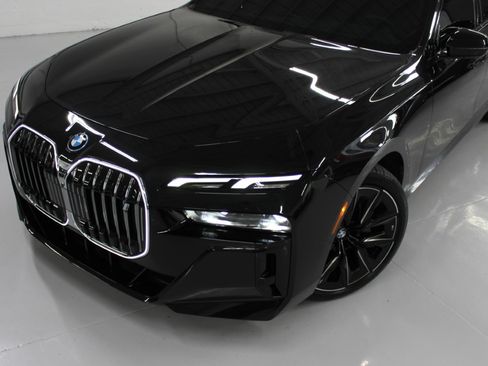 Used 2024 BMW i7 eDrive50 RWD image 5