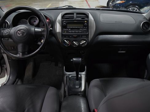 Used 2004 Toyota RAV4 image 23