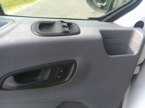 Used 2018 Ford Transit 250 XL image 13