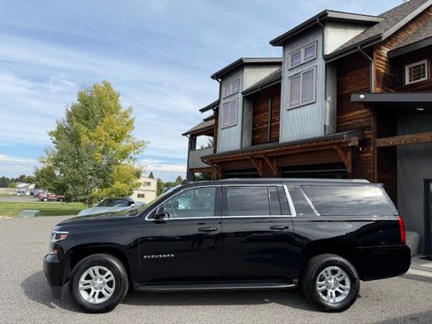 Used 2020 Chevrolet Suburban LT image 2