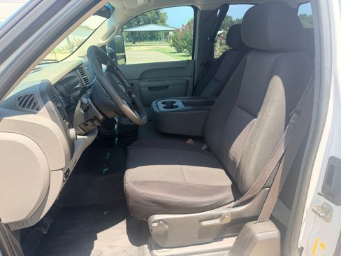 Used 2013 Chevrolet Silverado 2500 2WD Extended Cab image 9