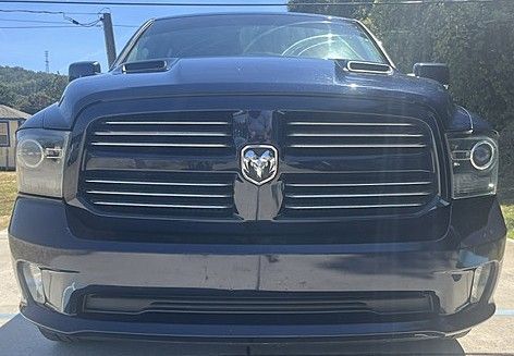 Used 2015 RAM 1500 2WD Crew Cab Sport image 12
