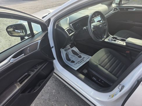 Used 2018 Ford Fusion SE FWD image 14