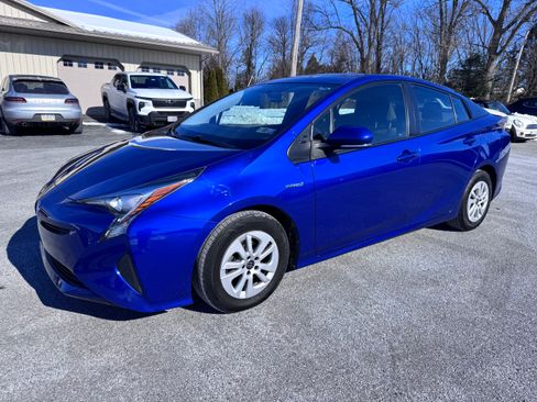 Used 2016 Toyota Prius Two image 1