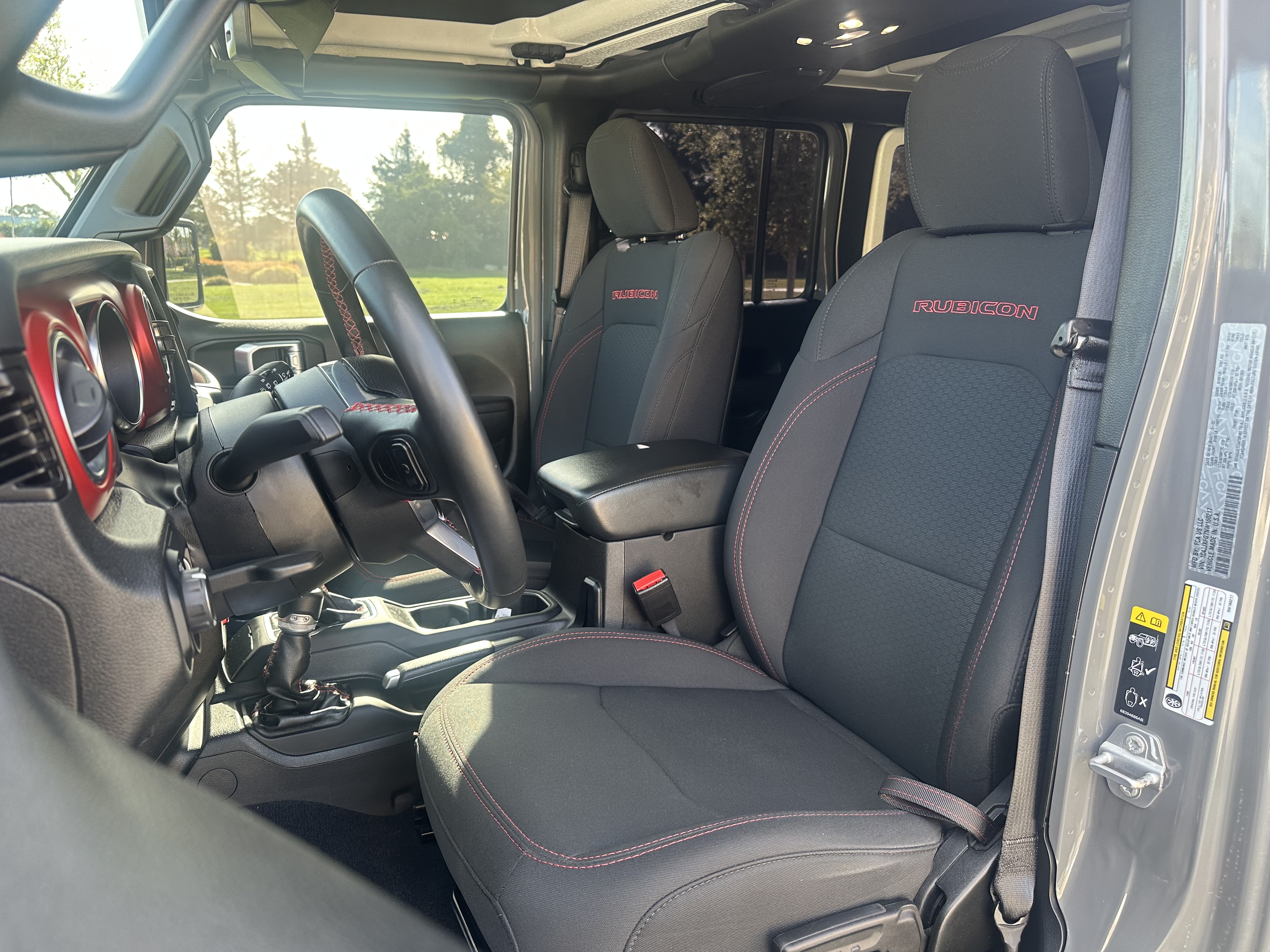 Used 2022 Jeep Wrangler Unlimited Rubicon AWD/4WD image 9