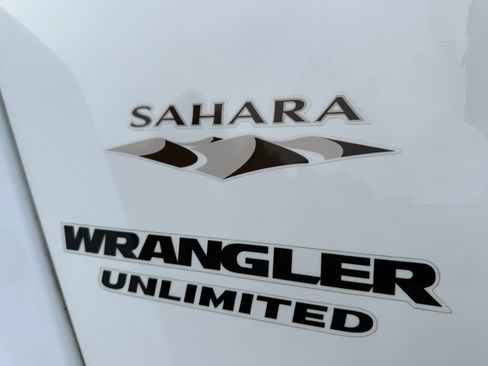 Used 2017 Jeep Wrangler 4WD Unlimited Sahara image 7