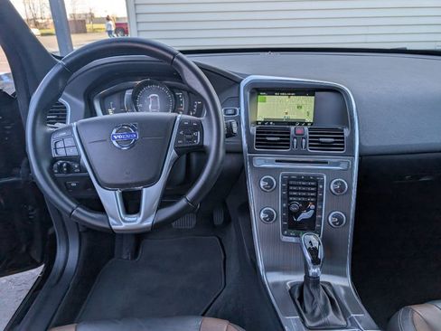 Used 2016 Volvo XC60 T5 Premier image 9