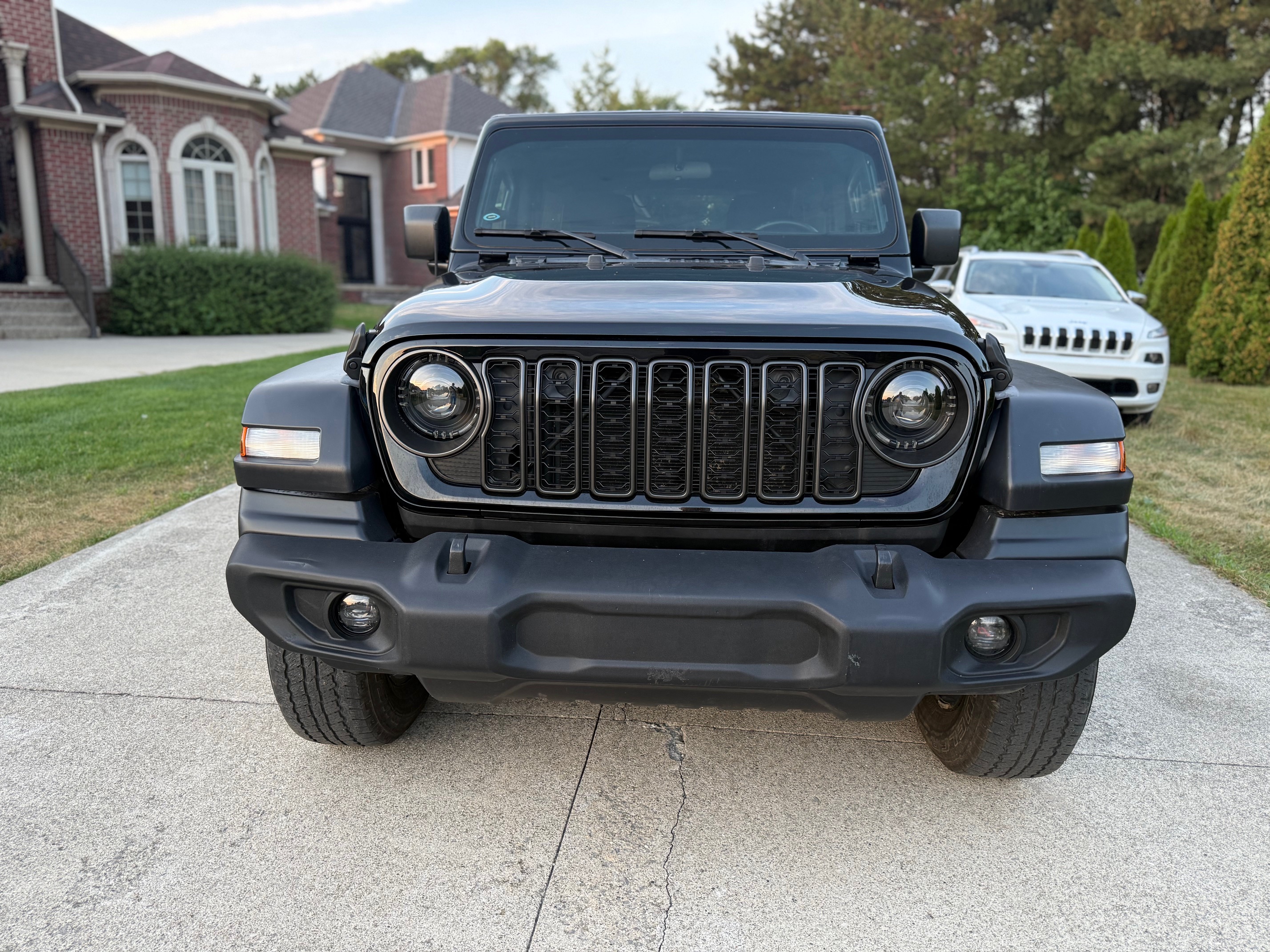 Used 2020 Jeep Wrangler 4WD Unlimited Sport image 2