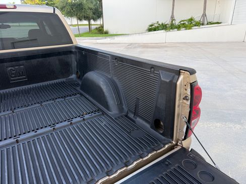 Used 2004 Chevrolet Silverado 2500 LS RWD image 43