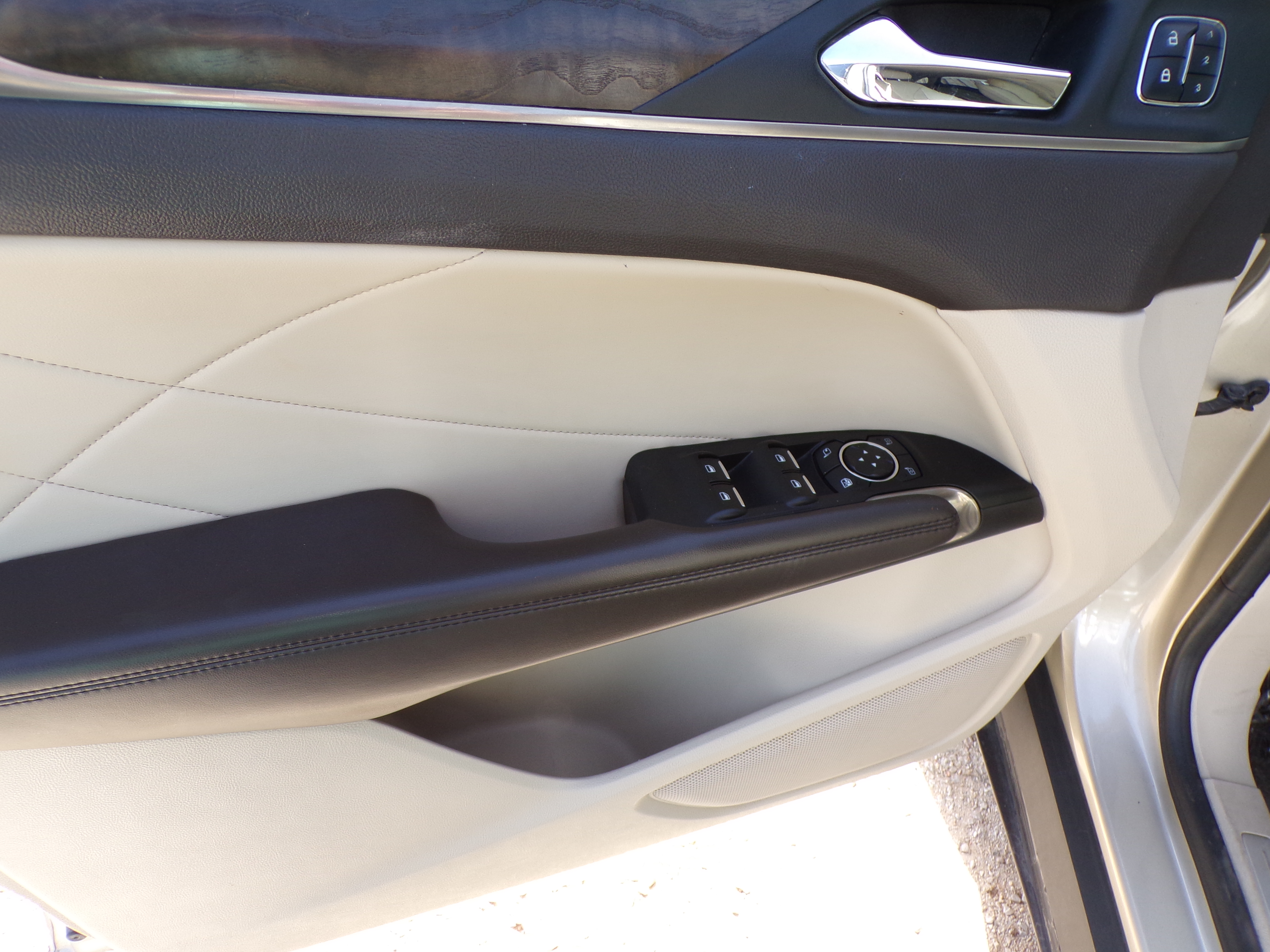 Used 2017 Lincoln MKC Reserve FWD image 10