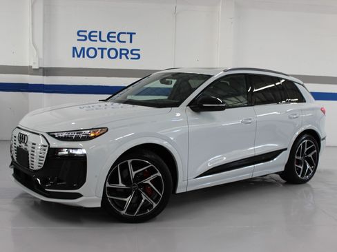Used 2025 Audi SQ6 e-tron Premium Plus AWD/4WD image 1