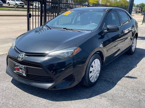 Used 2017 Toyota Corolla LE image 2
