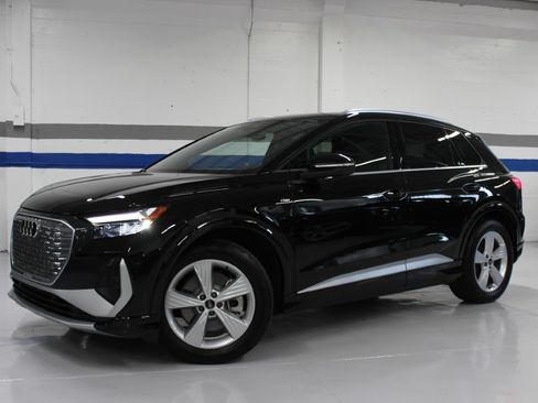 Used 2025 Audi Q4 e-tron Premium image 2