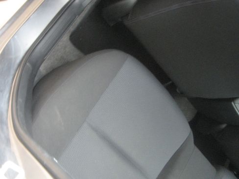 Used 2010 MAZDA MAZDA3 i image 7