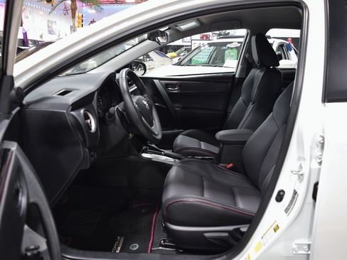 Used 2017 Toyota Corolla SE 50th Anniversary image 16