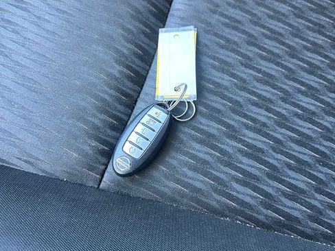 Used 2018 Nissan Rogue SV image 8