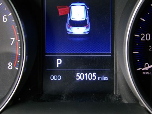 Used 2020 Toyota C-HR XLE image 7