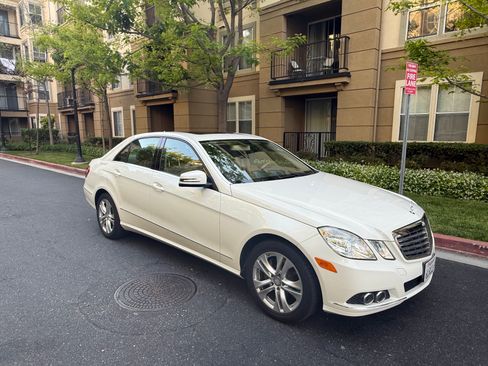 Used 2010 Mercedes-Benz E 350 image 8