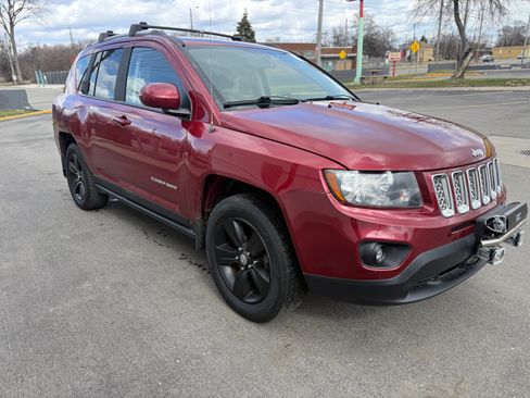 Used 2016 Jeep Compass Latitude image 1