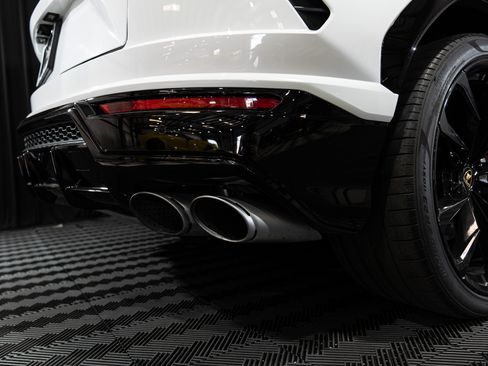 Used 2022 Lamborghini Urus AWD/4WD image 11
