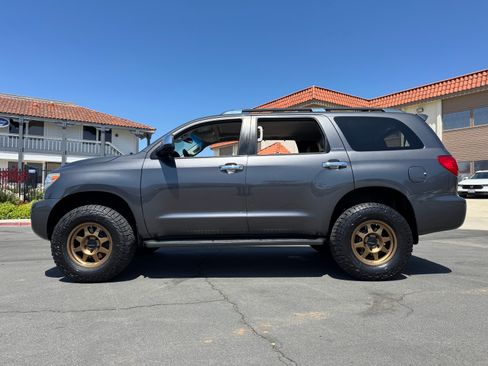 Used 2015 Toyota Sequoia Limited image 2